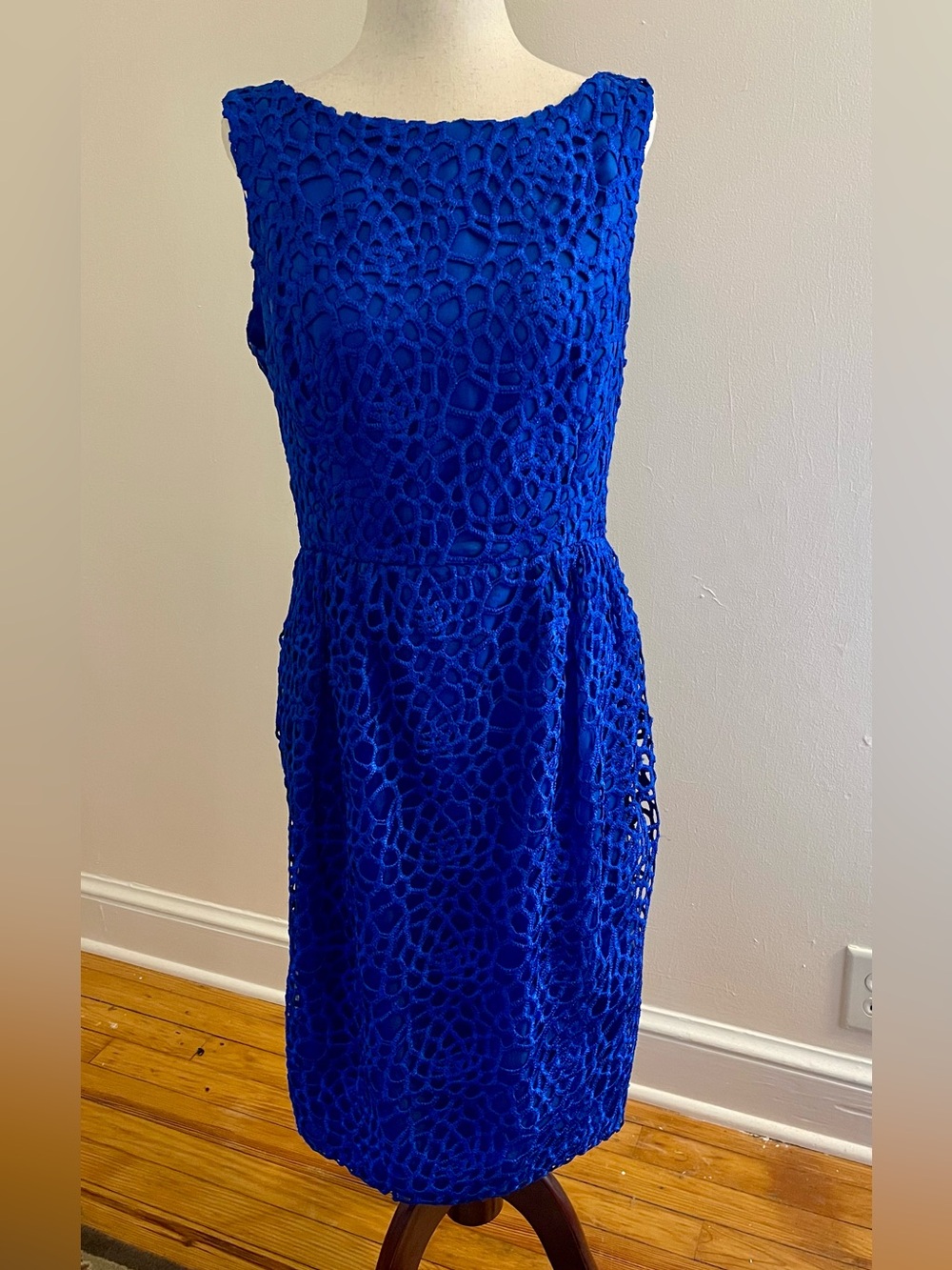 Carmen Marc Valvo Cobalt Blue Lace Cocktail Dress Sheath 10